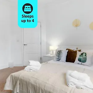 Chic 1br House In Hounslow - 12 Mins From Heathrow Airport Apartment